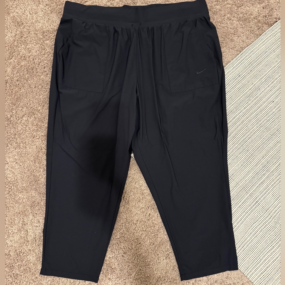Nike Women’s Black Athletic Crop Jogger Pants